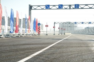 В Санкт-Петербурге на Московско-Дунайской развязке продолжается строительство пешеходных переходов